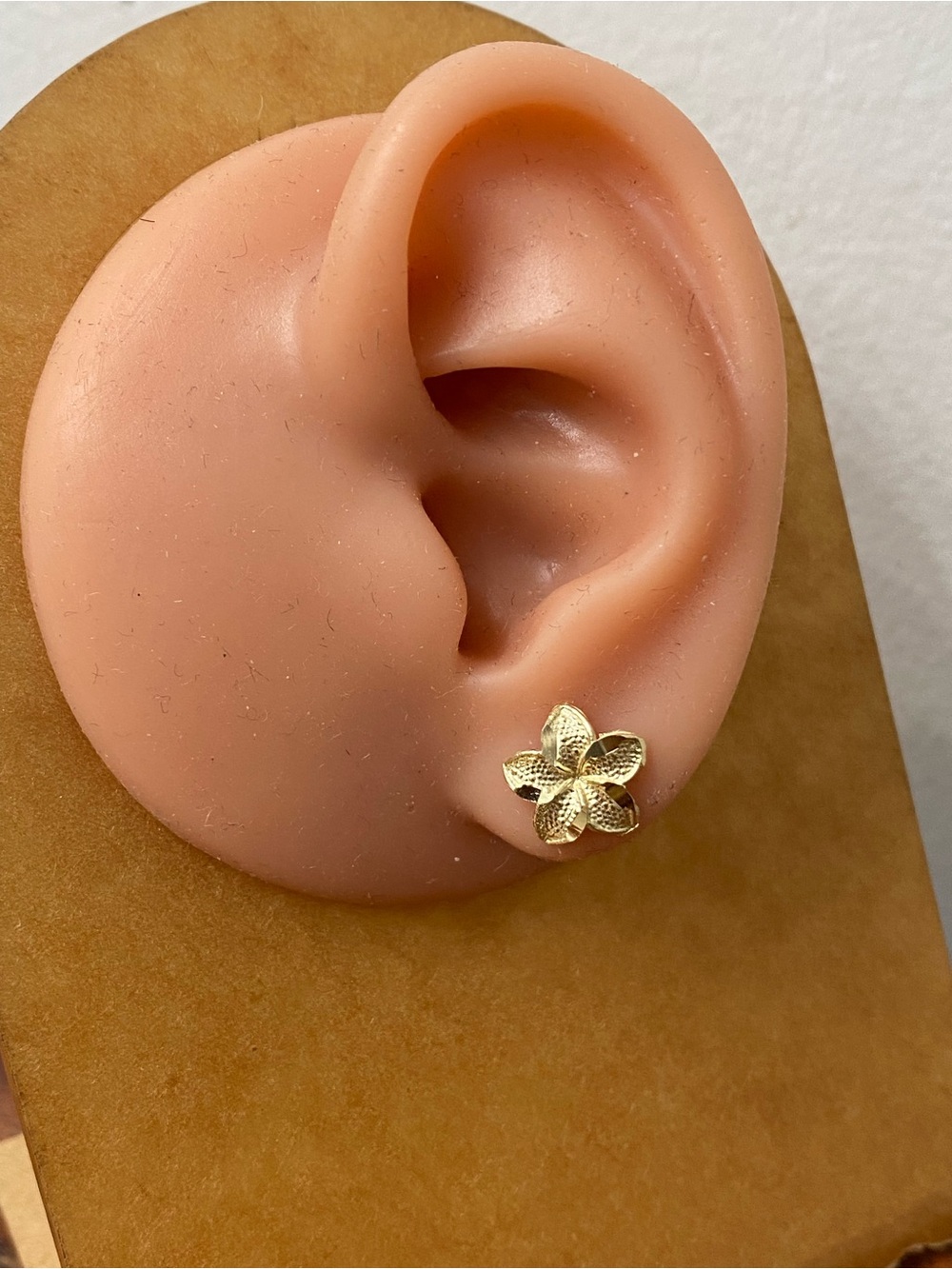 14K Yellow Gold Flower Stud Earrings Small - Picture 5 of 5